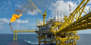 Oil-and-gas-platform-with-gas-burning_164604326-1280x640